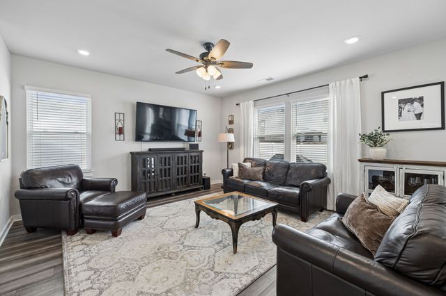 529 Torrey Pines Ln, Lebanon, TN 37087