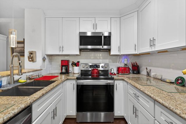 1624 Porter Way, Stockton, CA 95207