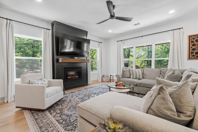 15 Cresta Way, Hot Springs Village, AR 71909