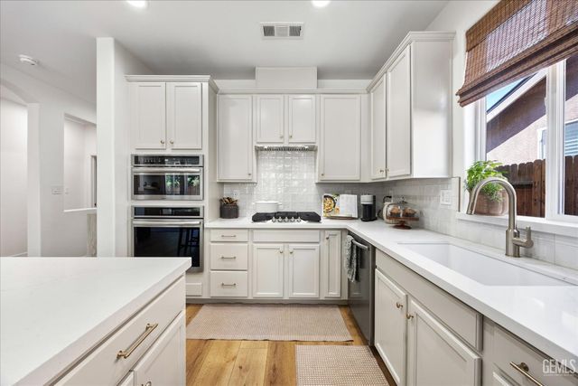 9012 Butterfly Rose Avenue, Bakersfield, CA 93311