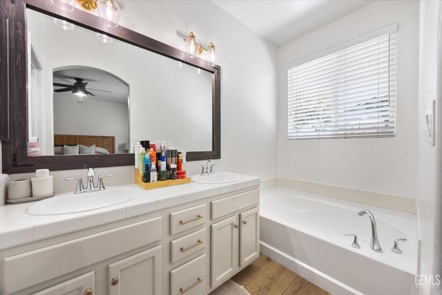 9012 Butterfly Rose Avenue, Bakersfield, CA 93311
