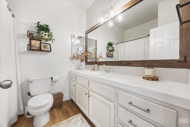 9012 Butterfly Rose Avenue, Bakersfield, CA 93311