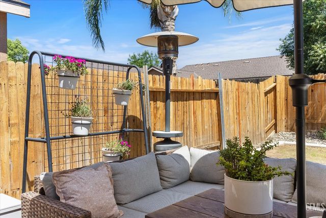 9012 Butterfly Rose Avenue, Bakersfield, CA 93311