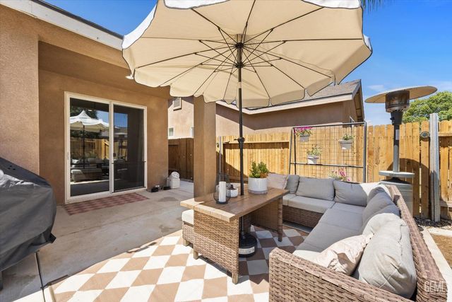 9012 Butterfly Rose Avenue, Bakersfield, CA 93311