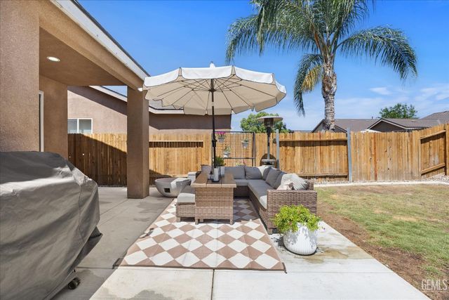 9012 Butterfly Rose Avenue, Bakersfield, CA 93311