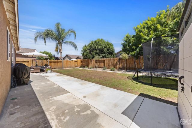 9012 Butterfly Rose Avenue, Bakersfield, CA 93311
