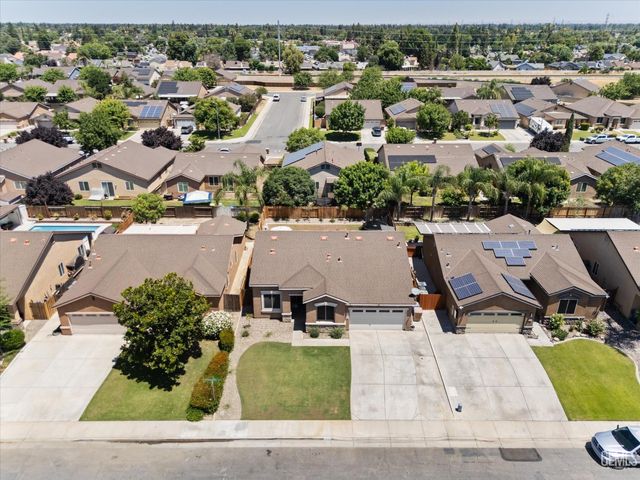 9012 Butterfly Rose Avenue, Bakersfield, CA 93311