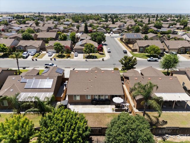 9012 Butterfly Rose Avenue, Bakersfield, CA 93311