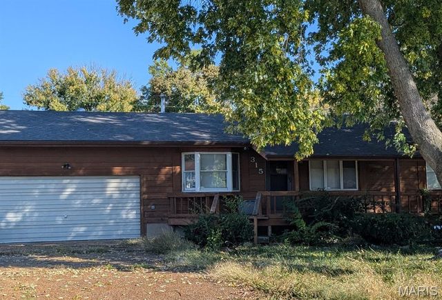 315 Woodland Avenue, Wood River, IL 62095