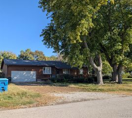 315 Woodland Avenue, Wood River, IL 62095