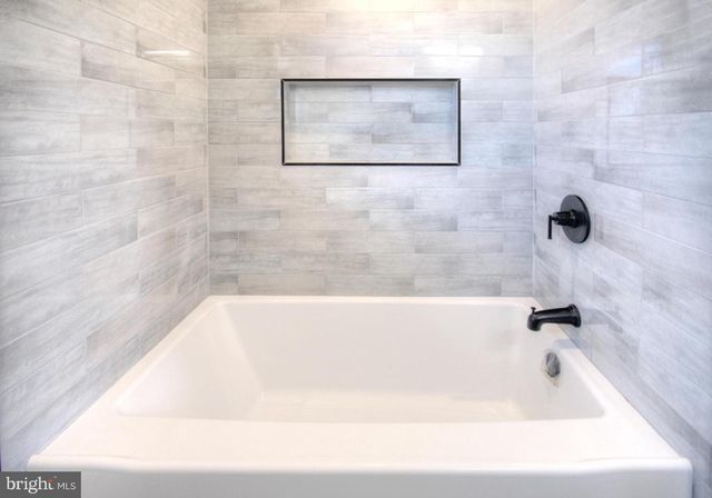 25 VALLEY DR, Pine Hill, NJ 08021