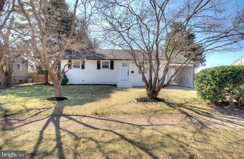 25 VALLEY DR, Pine Hill, NJ 08021