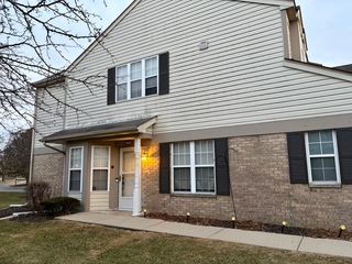 350 Crystal Ridge Drive 350, Crystal Lake, IL 60014