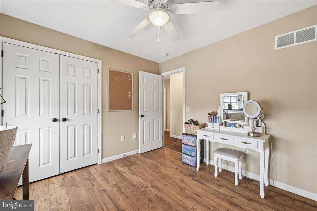 Image 17 of property listing at 1363 PERRY DR, Denver, PA 17517