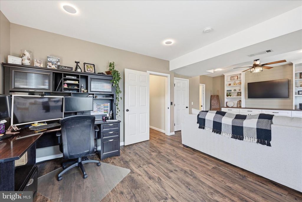 Image 21 of property listing at 1363 PERRY DR, Denver, PA 17517