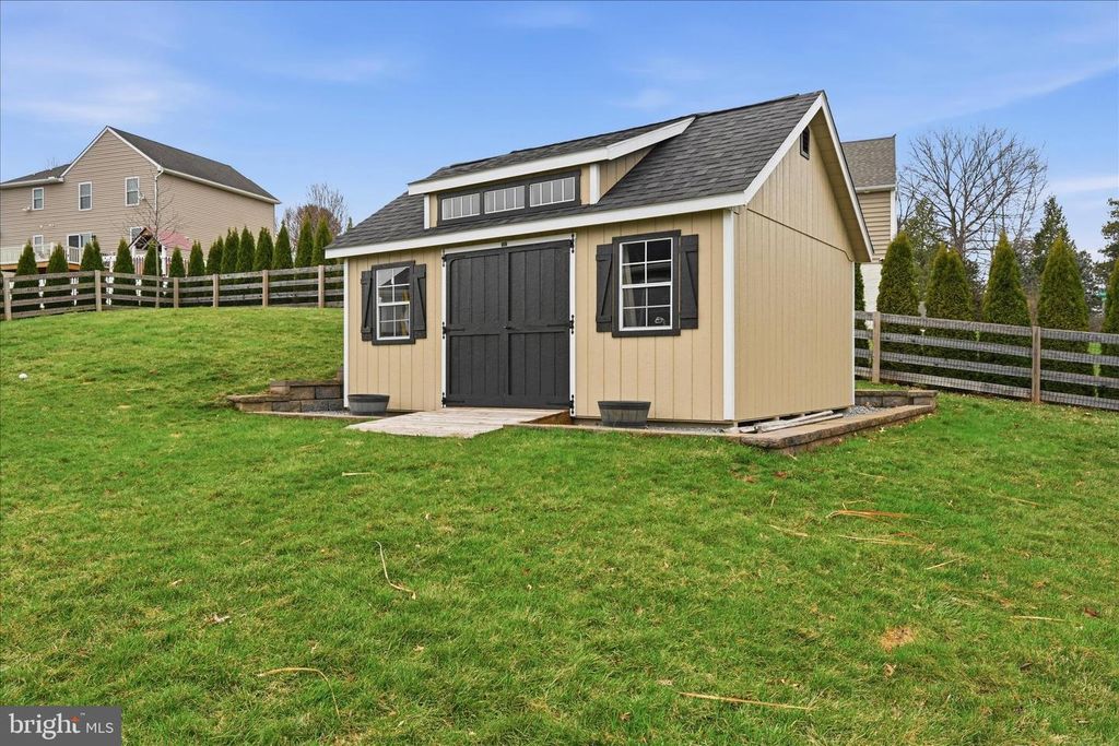 Image 24 of property listing at 1363 PERRY DR, Denver, PA 17517