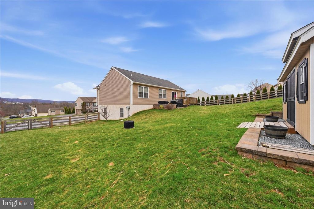 Image 25 of property listing at 1363 PERRY DR, Denver, PA 17517