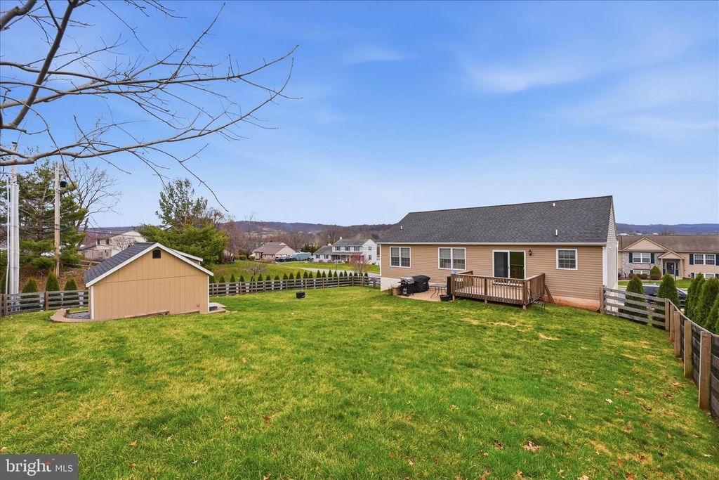 Image 27 of property listing at 1363 PERRY DR, Denver, PA 17517