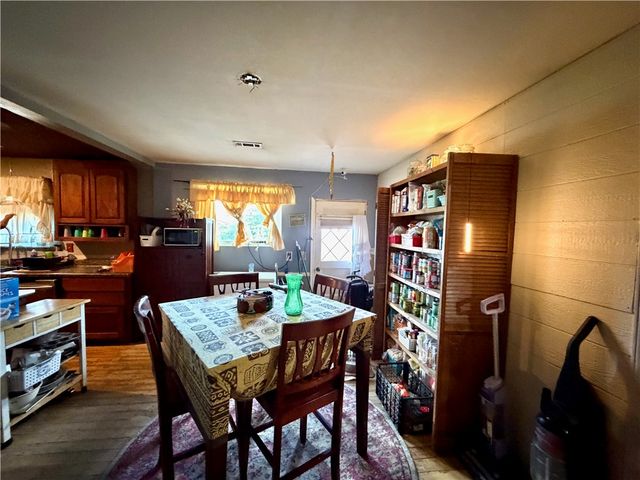 428 E Locust Street, Rogers, AR 72756