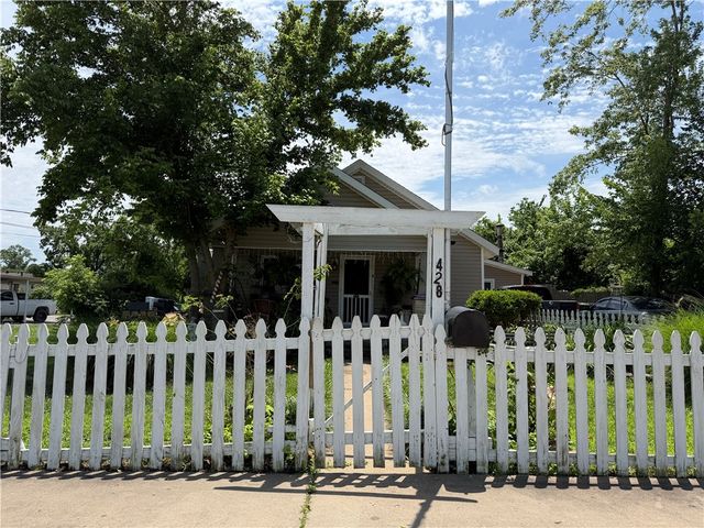 428 E Locust Street, Rogers, AR 72756