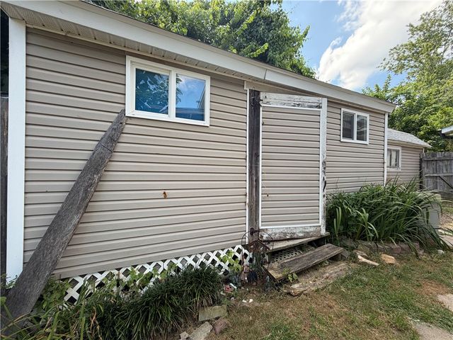 428 E Locust Street, Rogers, AR 72756