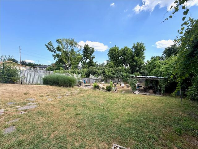 428 E Locust Street, Rogers, AR 72756