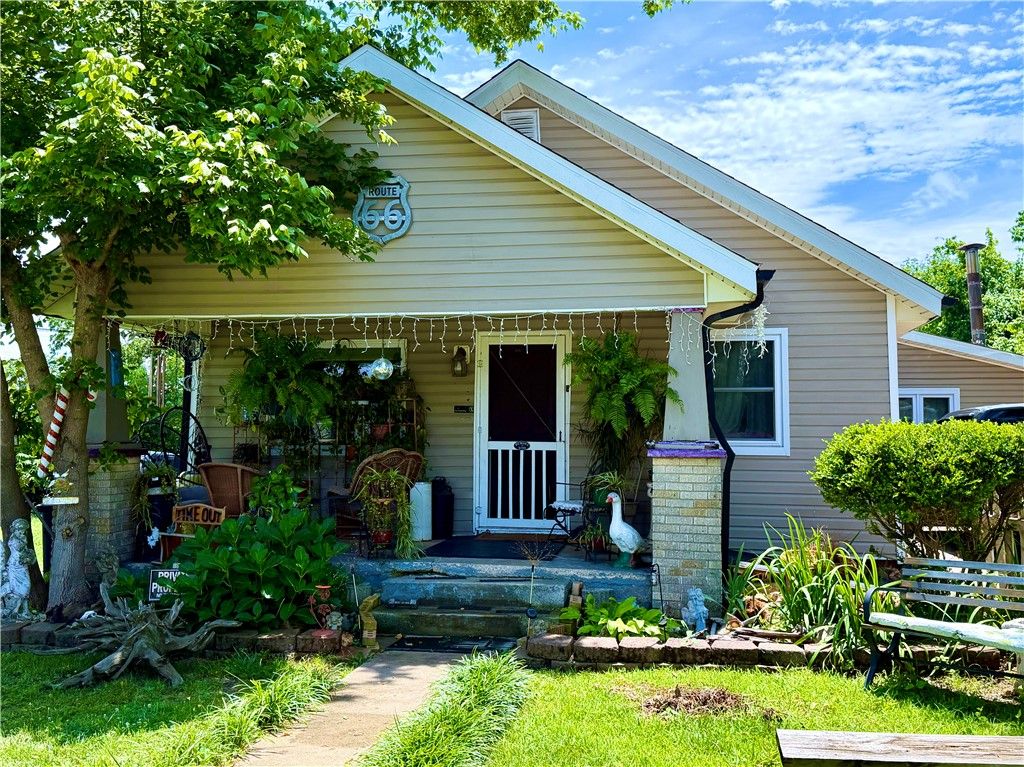 428 E Locust Street, Rogers, AR 72756