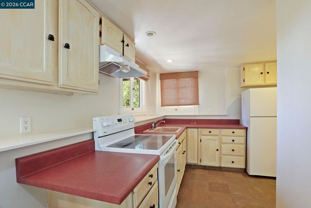 5716 Merriewood Drive, Oakland, CA 94611