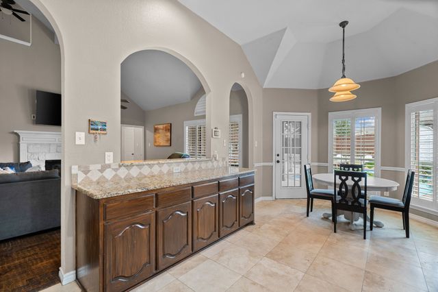614 Dorchester Lane, Mansfield, TX 76063