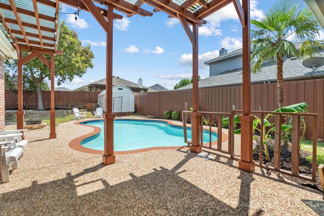 614 Dorchester Lane, Mansfield, TX 76063