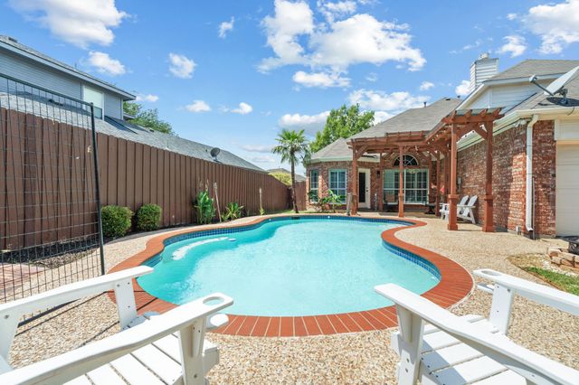 614 Dorchester Lane, Mansfield, TX 76063