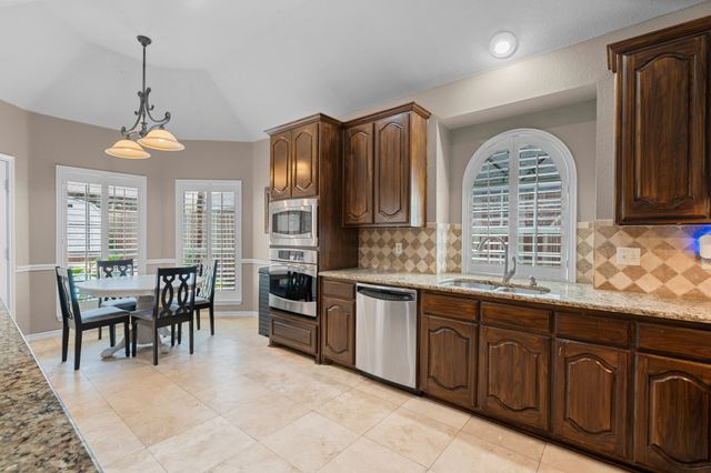 614 Dorchester Lane, Mansfield, TX 76063