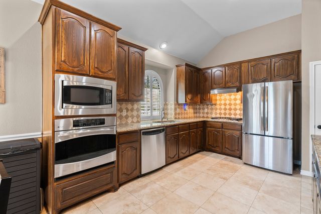 614 Dorchester Lane, Mansfield, TX 76063