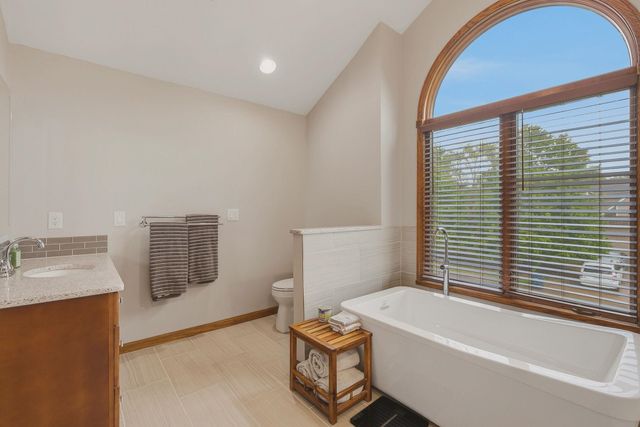 805 N Sagebrush Ct, Wichita, KS 67230