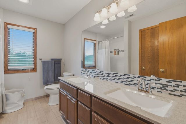 805 N Sagebrush Ct, Wichita, KS 67230