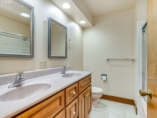 12813 Ne 2ND Ave, Vancouver, WA 98685