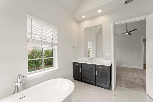 9651 Kings Cross Station, Houston, TX 77045