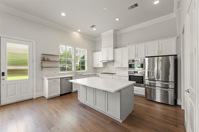 9651 Kings Cross Station, Houston, TX 77045