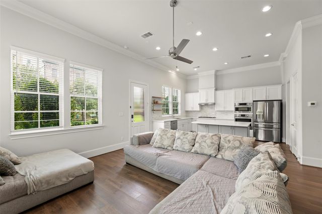 9651 Kings Cross Station, Houston, TX 77045