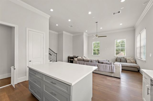 9651 Kings Cross Station, Houston, TX 77045