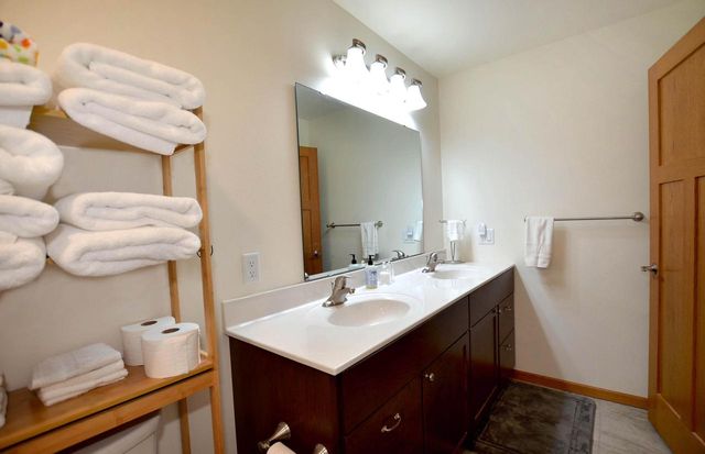 1215 16th Fairway DRIVE, Viroqua, WI 54665