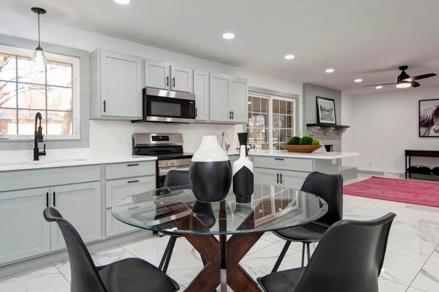 2517 East Greenwood Street, Springfield, MO 65804