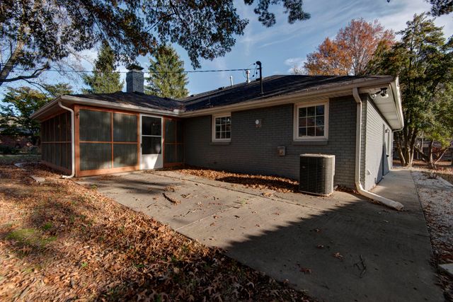 2517 East Greenwood Street, Springfield, MO 65804