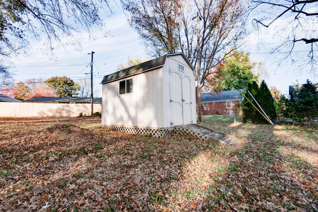 2517 East Greenwood Street, Springfield, MO 65804