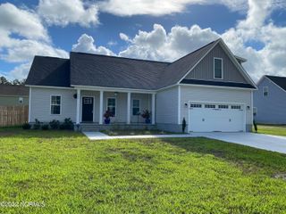 202 Pembury Way, Richlands, NC 28574