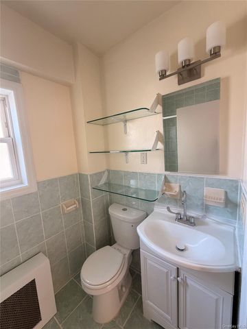 310 S 7th Avenue, Mount Vernon, NY 10550