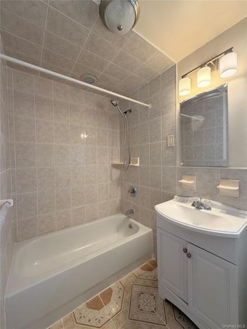 310 S 7th Avenue, Mount Vernon, NY 10550