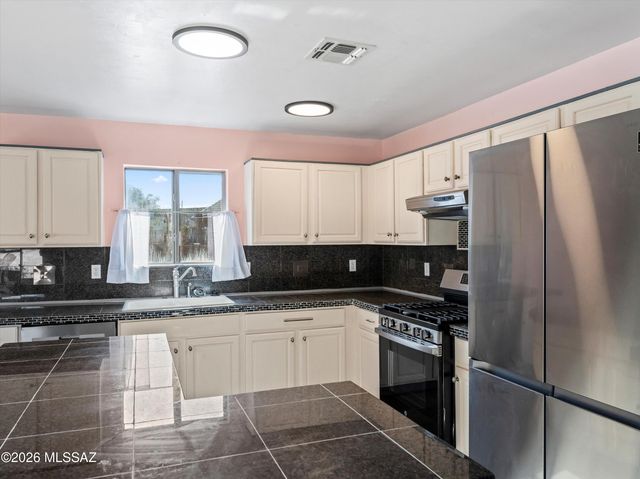 12828 N Ponderay Drive, Marana, AZ 85653