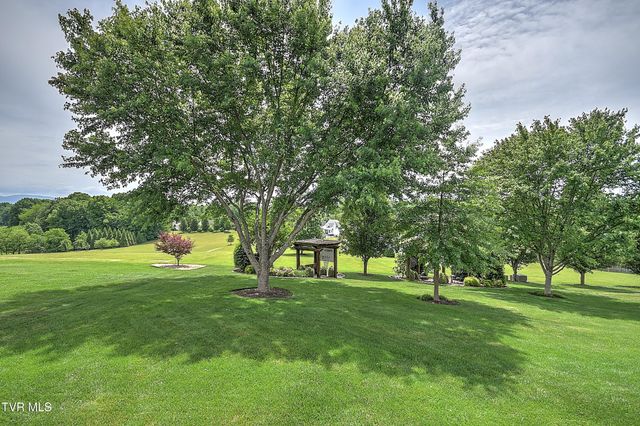 410 Grovemont Place, Piney Flats, TN 37686