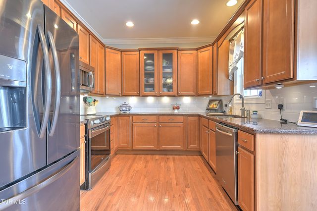410 Grovemont Place, Piney Flats, TN 37686